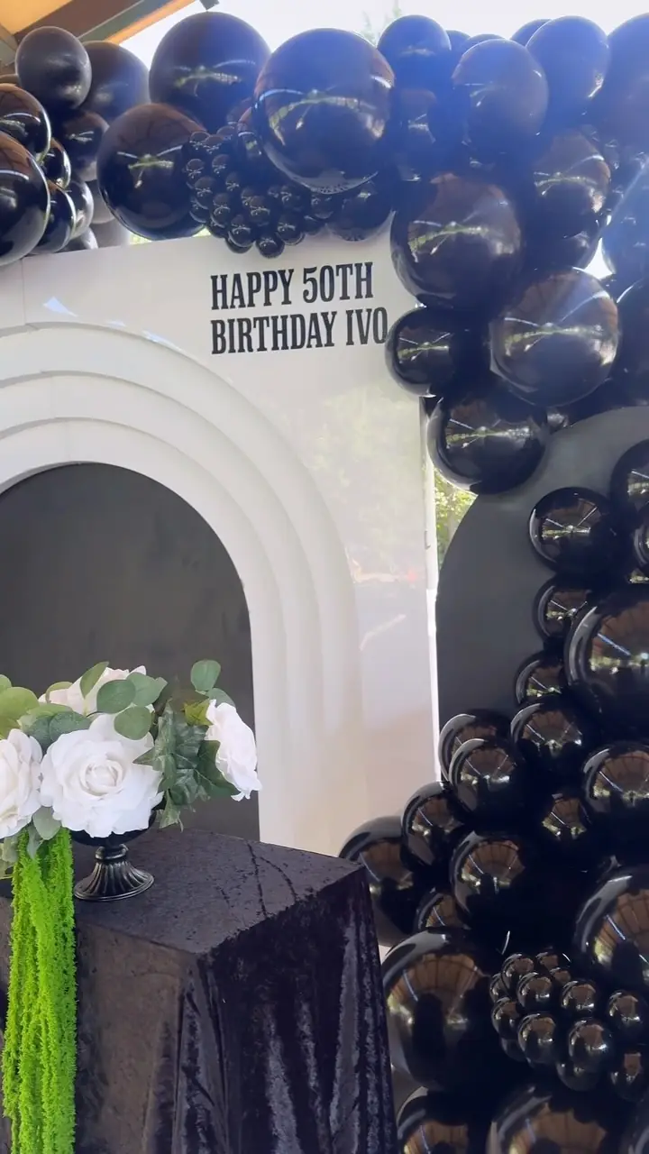 Balloon arch for a birthday